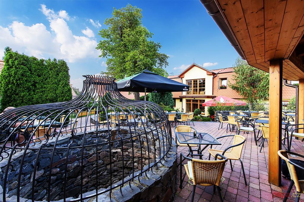 Palecek Group Skuteč Exterior foto